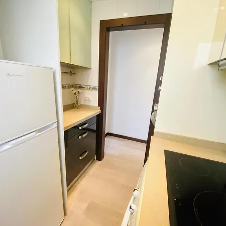 Апартаменти Sunny 1-bed In *