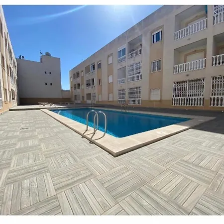 Sunny 1-bed In Apartamento